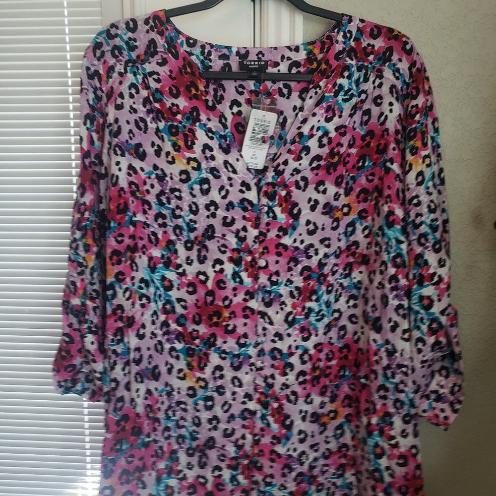 Torrid Colorful Animal Print Abstract Pattern 3/4 Sleeve Blouse NWT